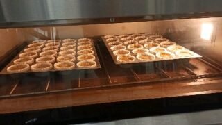 Hi ges, 
daripada ngarepin doi yang bikin kecewa mulu, 
mending makan muffin ubc yang ngga akan bikin kamu kecewa 👉🏻👈🏻